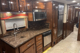 2015 Renegade RV Explorer 38EM full