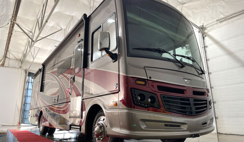 2023 Fleetwood Bounder 33C full