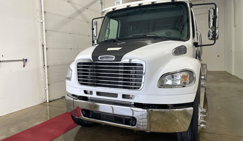 2015 Freightliner M2 106 full