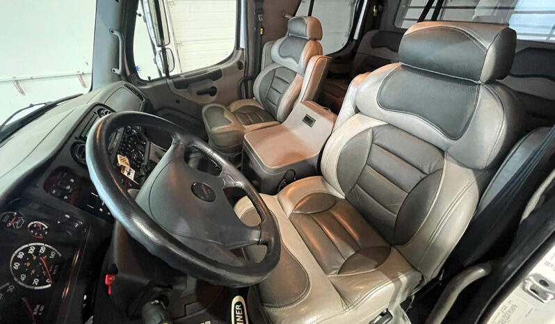 2015 Freightliner M2 106 full