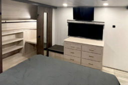 2022 Alliance RV Paradigm 310RL full