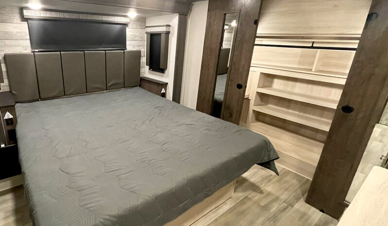 2022 Alliance RV Paradigm 310RL full