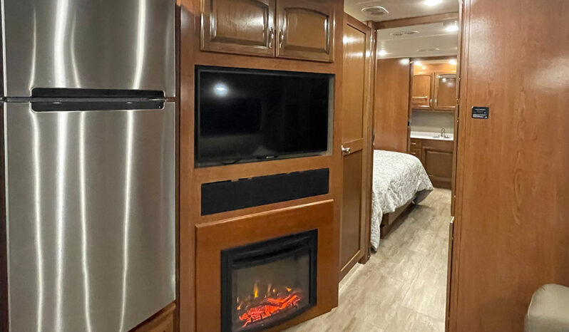 2018 Holiday Rambler Vacationer XE 34S full