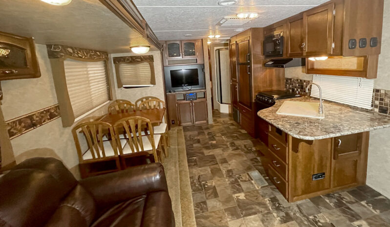 2015 Prime Time Avenger 27RLS full