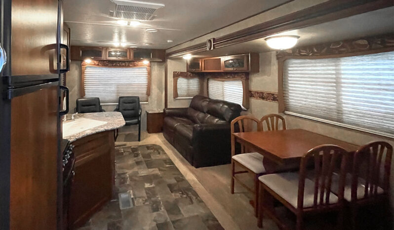 2015 Prime Time Avenger 27RLS full