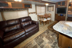 2015 Prime Time Avenger 27RLS full