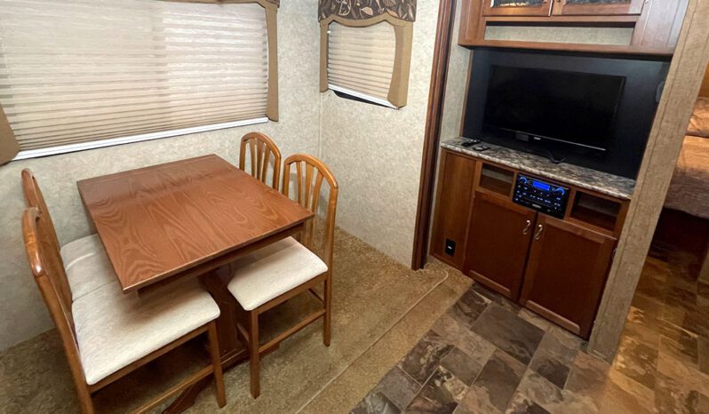 2015 Prime Time Avenger 27RLS full