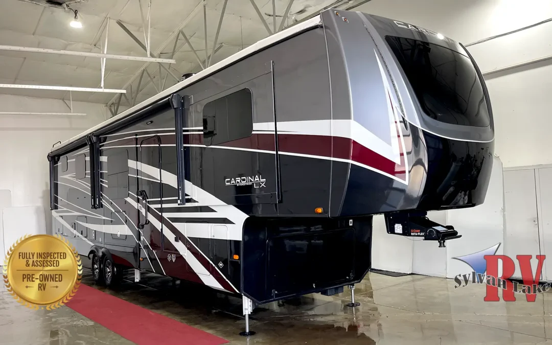 2022 Forest River Cardinal Luxury 370FLX