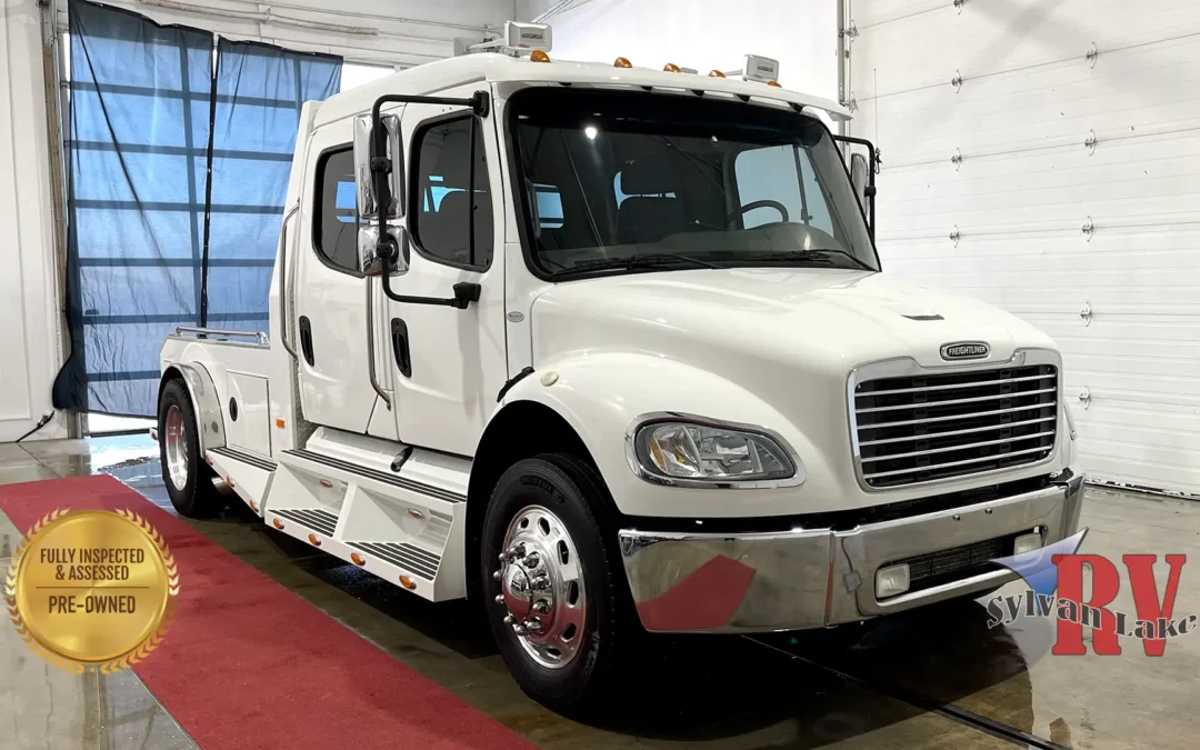 2005 Freightliner Sport Chassis M2 106